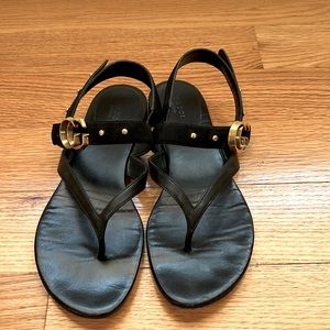 Gucci flat black sandals with GG sign in gold